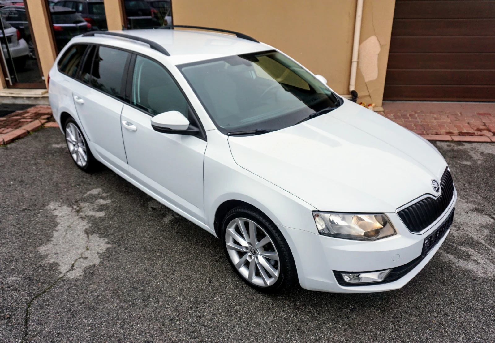 Skoda Octavia 1.6TDI AMBITION - изображение 2