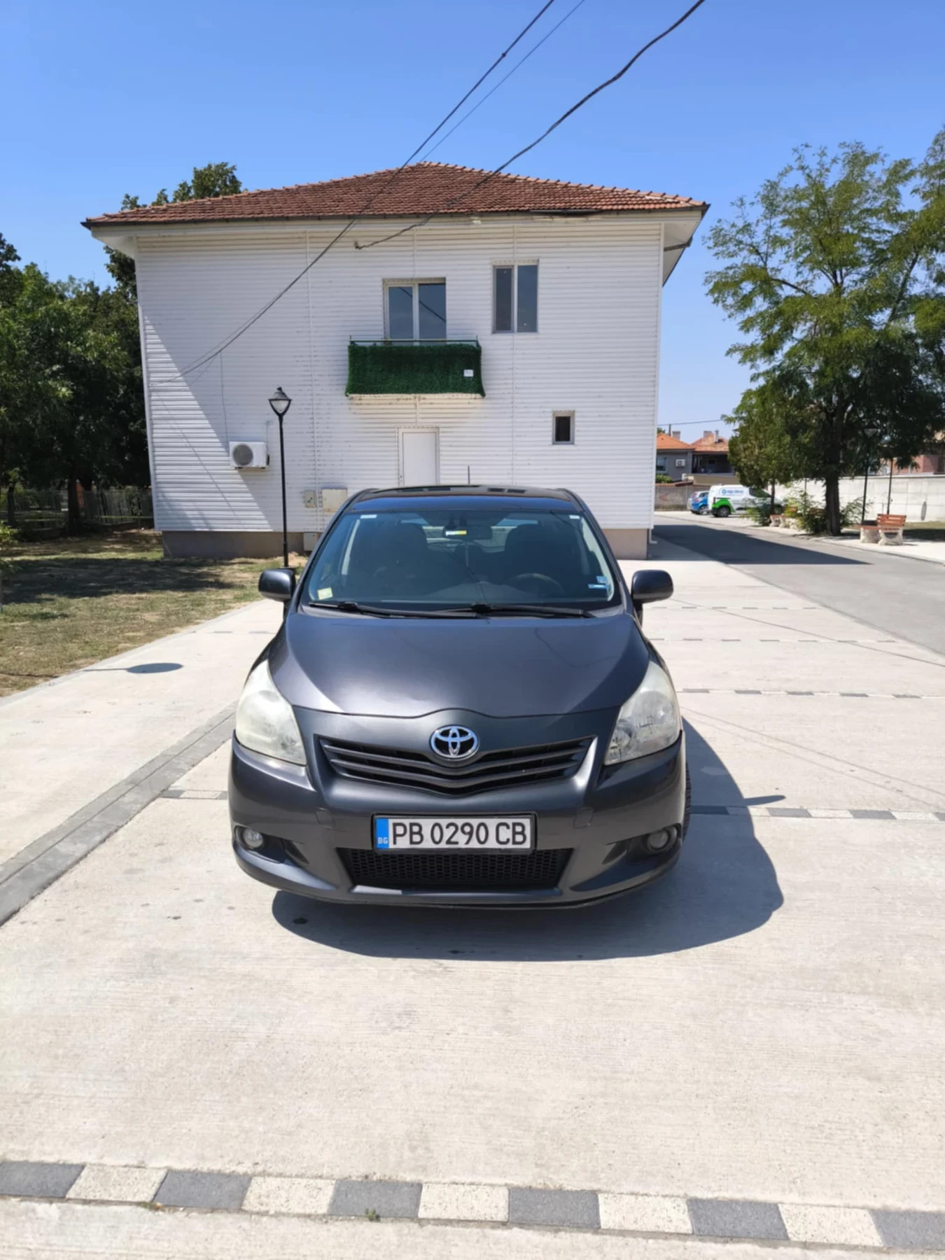 Toyota Verso 2.0 D-4D - изображение 4