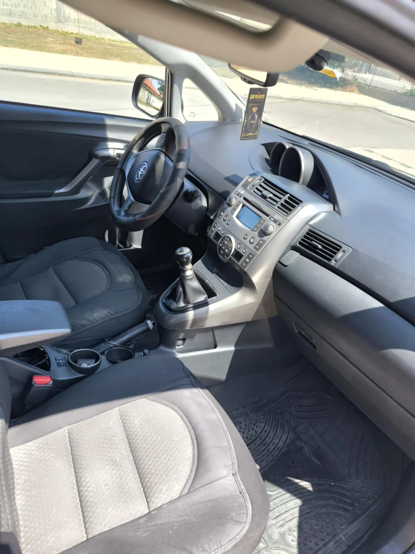 Toyota Verso 2.0 D-4D - изображение 3