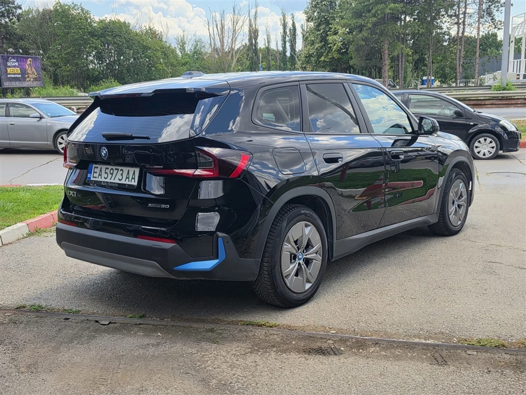 BMW iX1 xDrive30, снимка 2 - Автомобили и джипове - 51495367