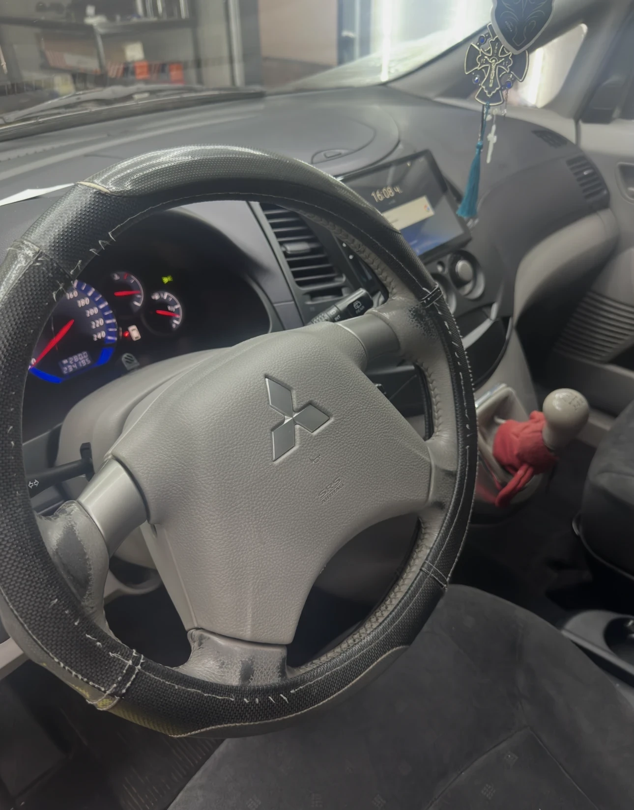 Mitsubishi Grandis  - изображение 7