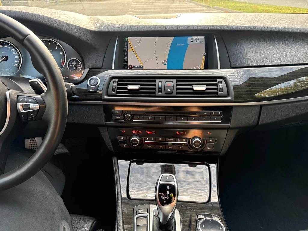 BMW 528 * 4dr Sdn 528i xDrive AWD * CARFAX * ���� �� �� | Mobile.bg � ����������� 9