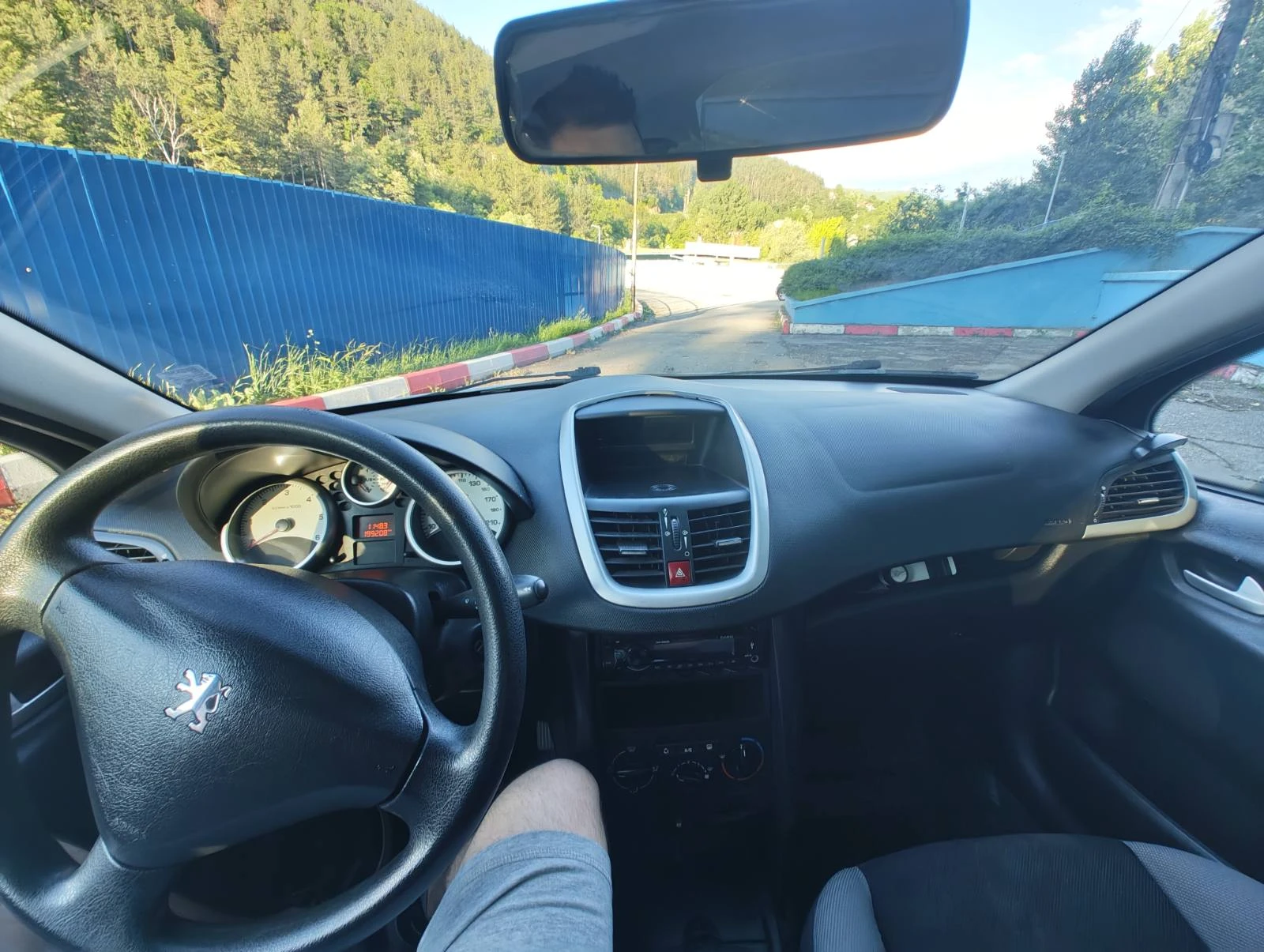 Peugeot 207 HDI, снимка 9 - Автомобили и джипове - 54755344