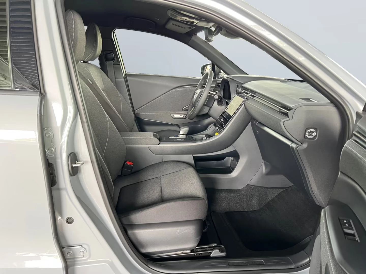 Lexus LBX FWD/136HP/CAM/NAVI/ACC/CPLAY/LED/DIGI/405q, снимка 13 - Автомобили и джипове - 54915143