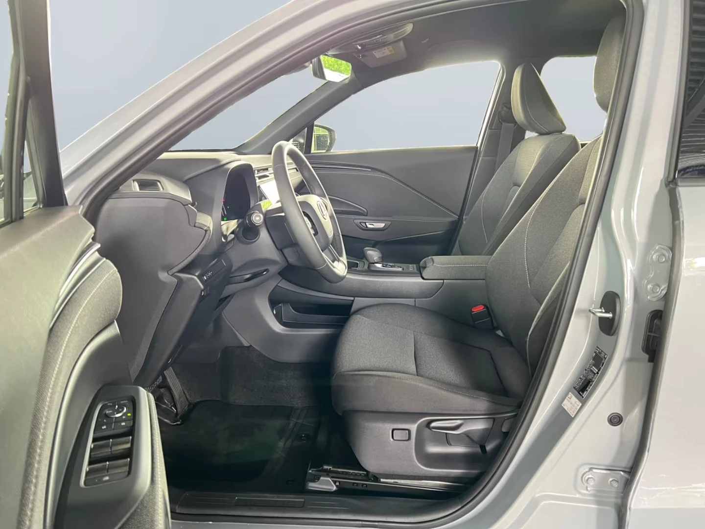 Lexus LBX FWD/136HP/CAM/NAVI/ACC/CPLAY/LED/DIGI/405q, снимка 5 - Автомобили и джипове - 54915143