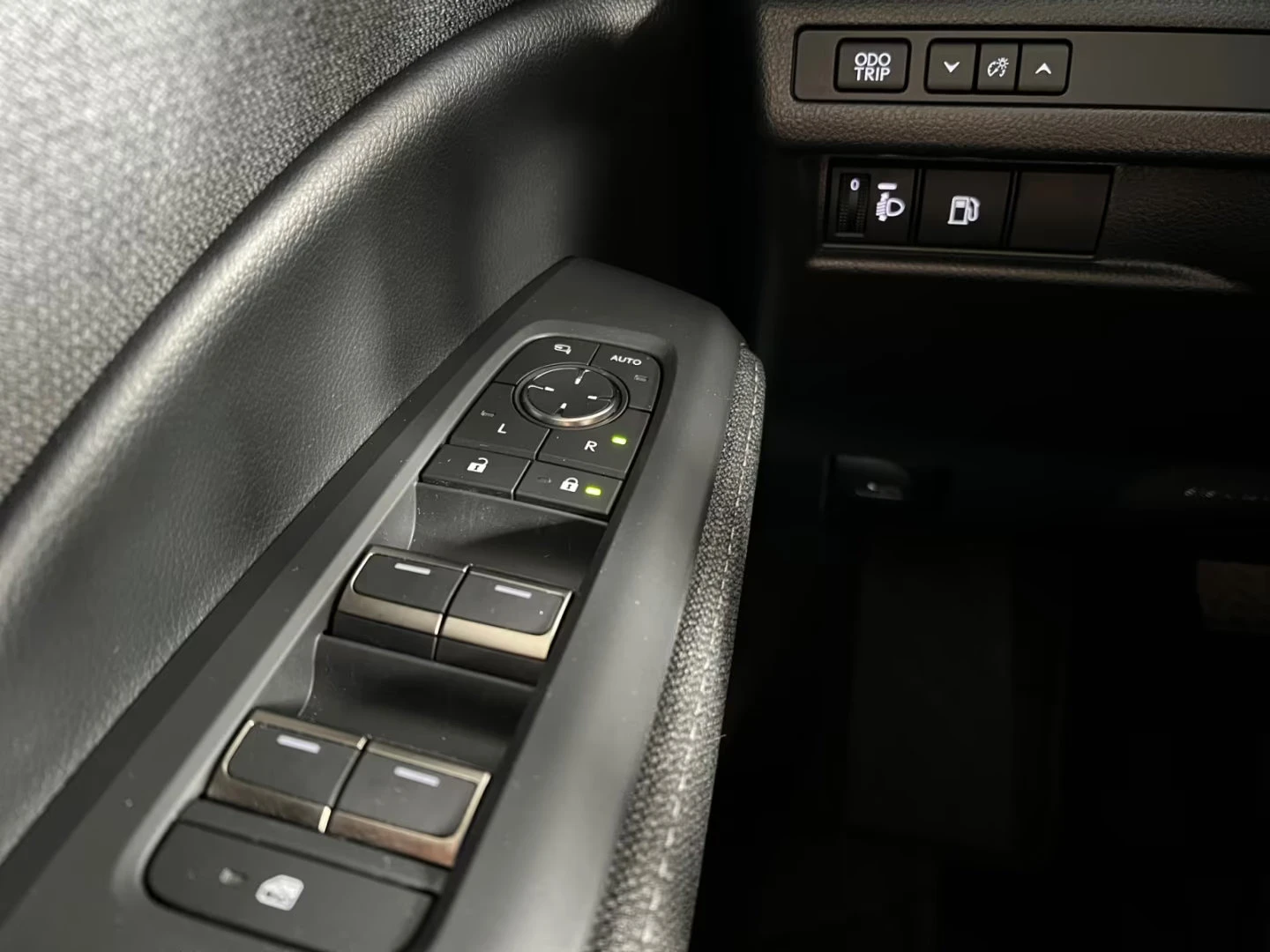 Lexus LBX FWD/136HP/CAM/NAVI/ACC/CPLAY/LED/DIGI/405q, снимка 11 - Автомобили и джипове - 54915143
