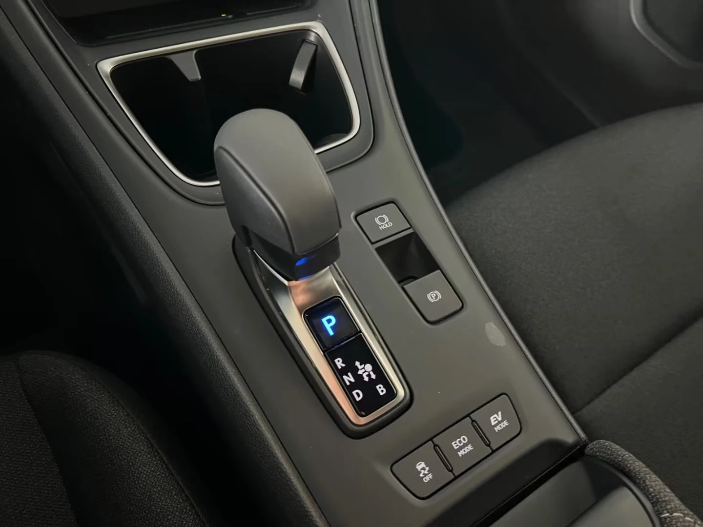 Lexus LBX FWD/136HP/CAM/NAVI/ACC/CPLAY/LED/DIGI/405q, снимка 12 - Автомобили и джипове - 54915143