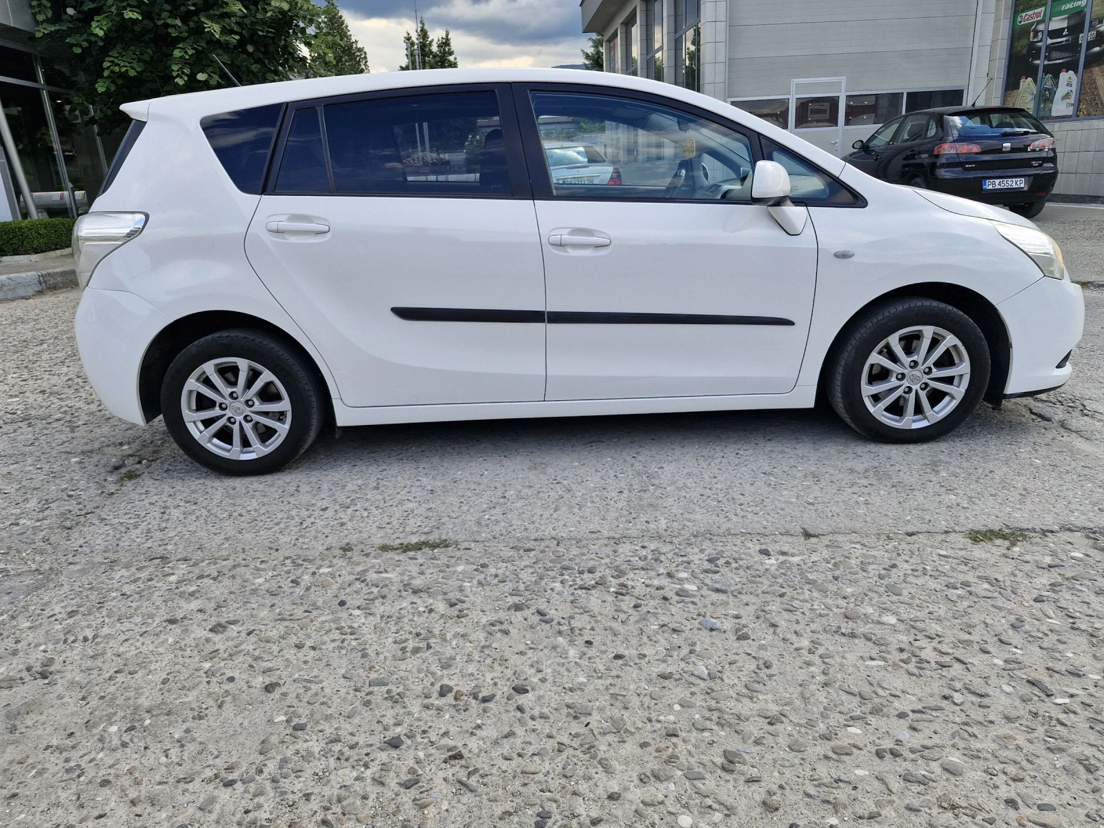 Toyota Verso 2.0D-4D Навигация, Панорама, 7 местна Фулл екстри , снимка 5 - Автомобили и джипове - 54932766