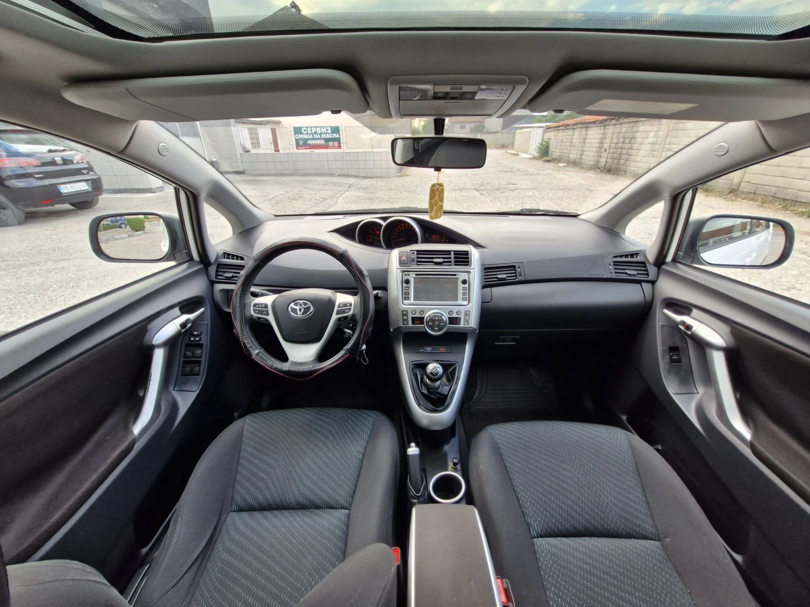 Toyota Verso 2.0D-4D Навигация, Панорама, 7 местна Фулл екстри , снимка 14 - Автомобили и джипове - 54932766
