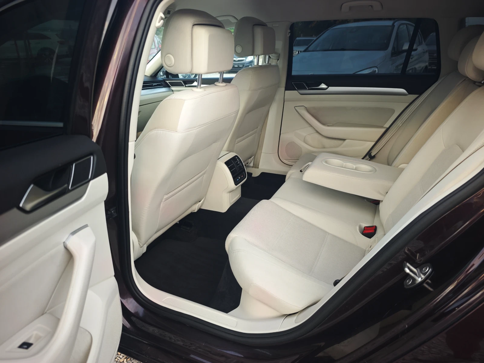 VW Passat 2.0TDI , снимка 10 - Автомобили и джипове - 55406845