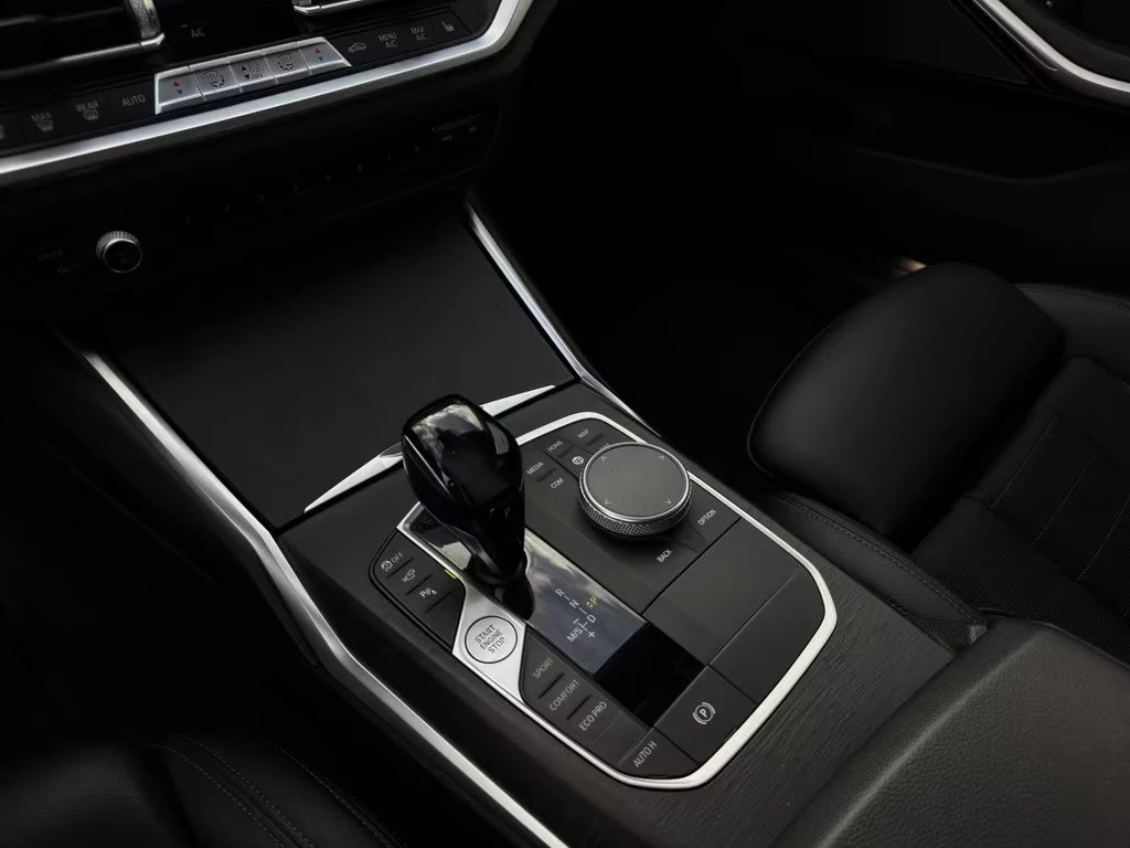 BMW 330 d/xDRIVE/286HP/SPORT LINE/LASER/360/651z, снимка 11 - Автомобили и джипове - 55442295