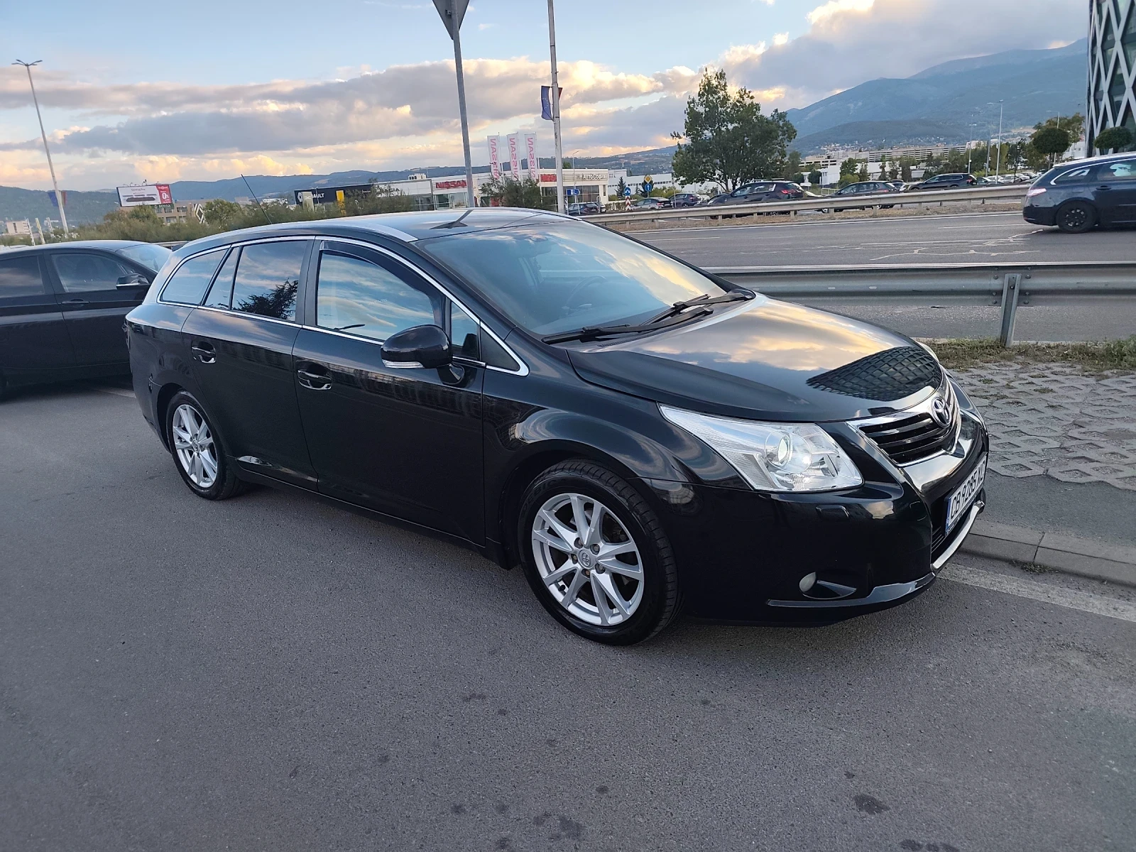 Toyota Avensis 1.8i  147k.c 2010г ГАЗ, снимка 3 - Автомобили и джипове - 56202248