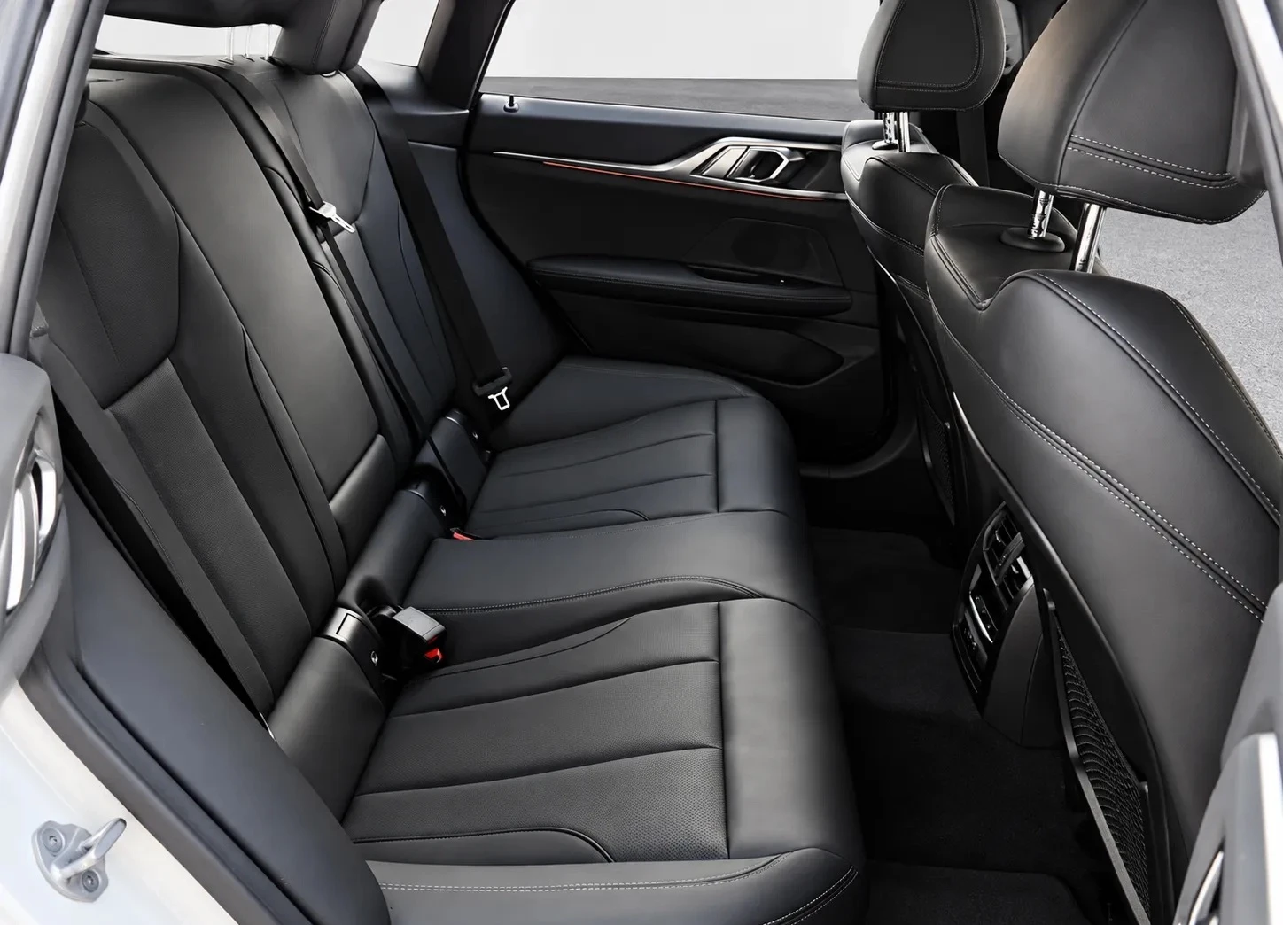 BMW i4 83.9 kWh eDrive 40, снимка 7 - Автомобили и джипове - 56700336