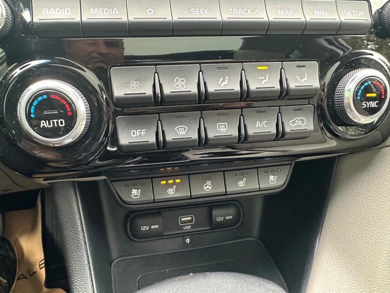 Kia Sportage 2.0CRDI 185k.c.Platinum edition Сервизна книжка, снимка 13 - Автомобили и джипове - 53028589