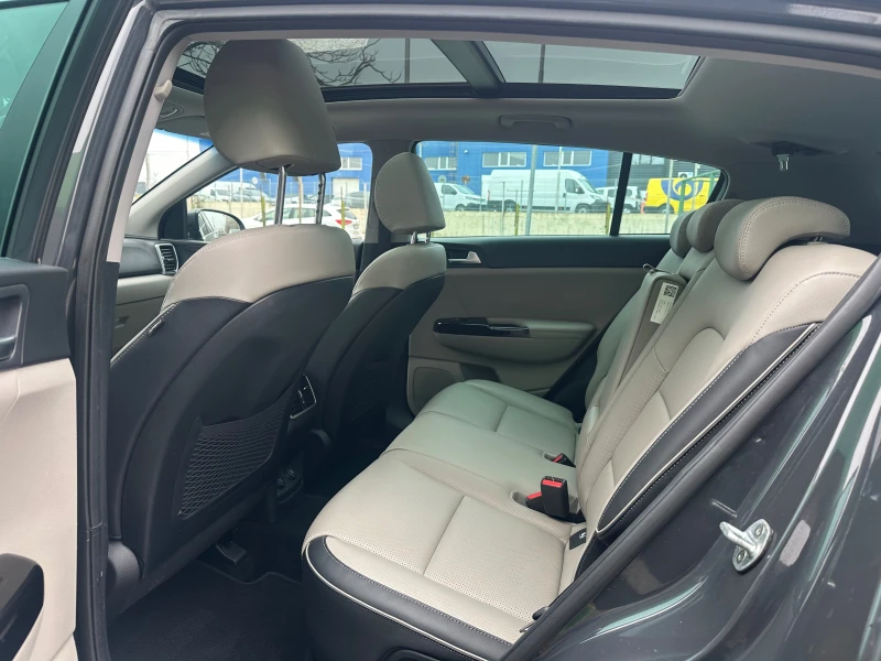 Kia Sportage 2.0CRDI 185k.c.Platinum edition Сервизна книжка, снимка 9 - Автомобили и джипове - 53028589