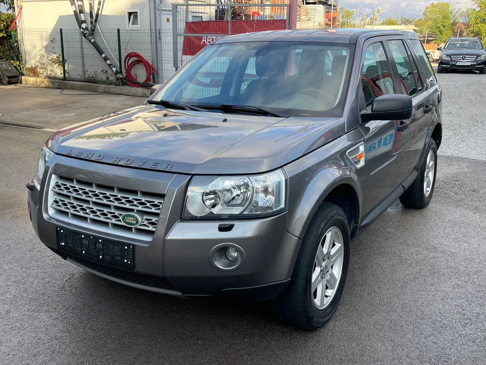 Land Rover Freelander II, 2.2 TD4 - S, 4x4, 172000 Км 100% Реални - изображение 2