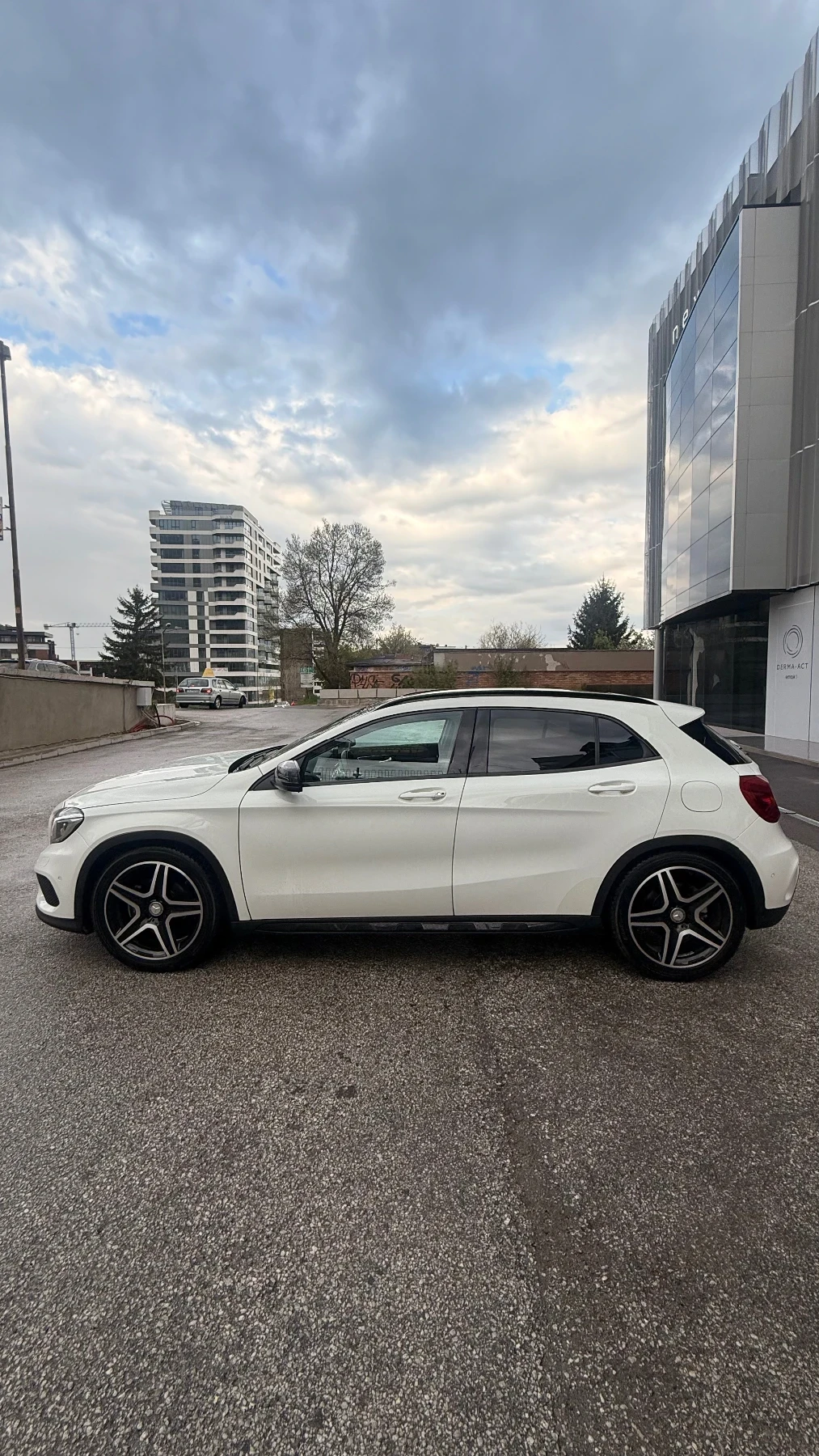 Mercedes-Benz GLA 200 4Matic AMG-Line Панорама Камера Навигация - изображение 6
