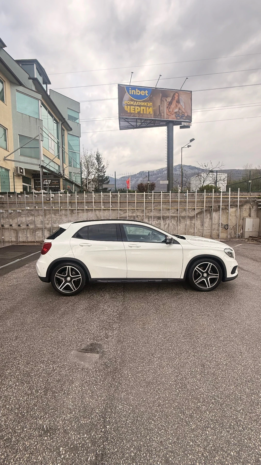Mercedes-Benz GLA 200 4Matic AMG-Line Панорама Камера Навигация - изображение 5