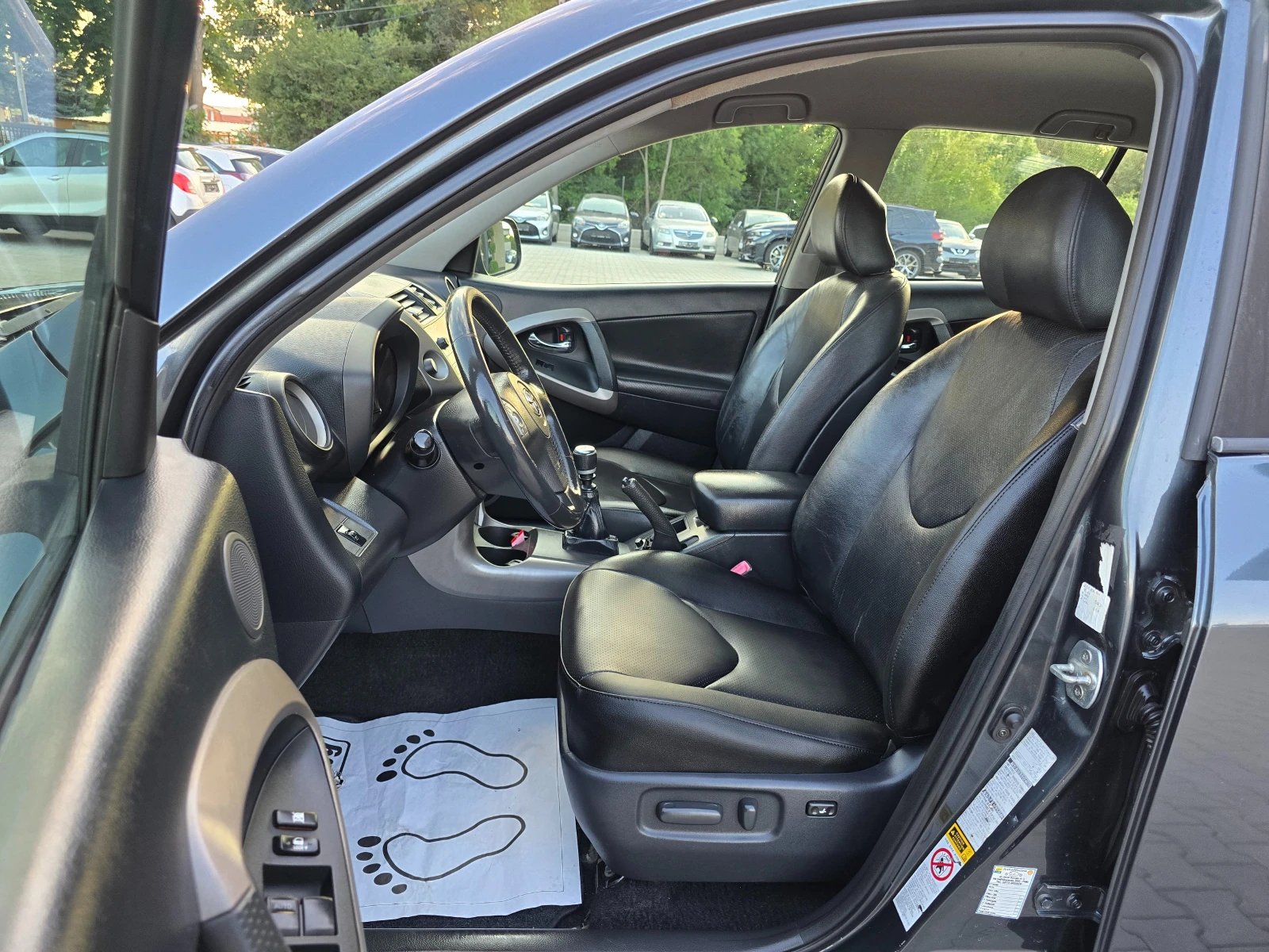 Toyota Rav4 2.2 D4D, 136к.с., 6ск., Кожа, Подгрев, Keyless! - изображение 8