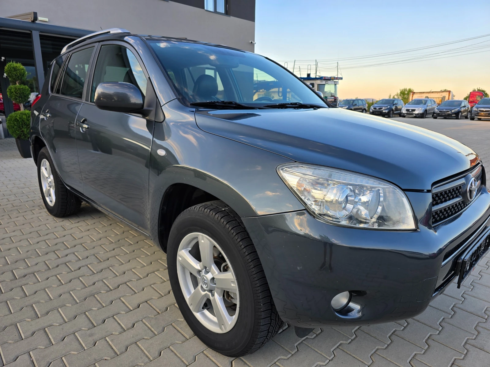 Toyota Rav4 2.2 D4D, 136к.с., 6ск., Кожа, Подгрев, Keyless! - изображение 3