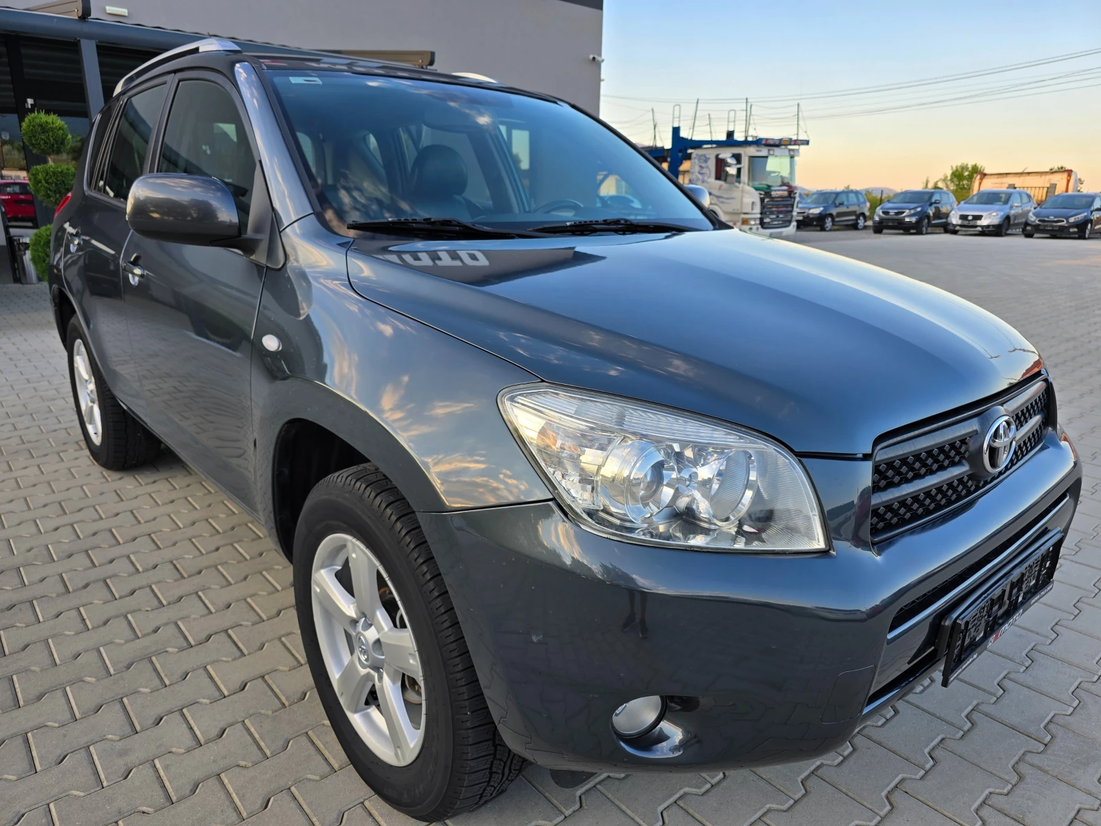 Toyota Rav4 2.2 D4D, 136к.с., 6ск., Кожа, Подгрев, Keyless! - изображение 2