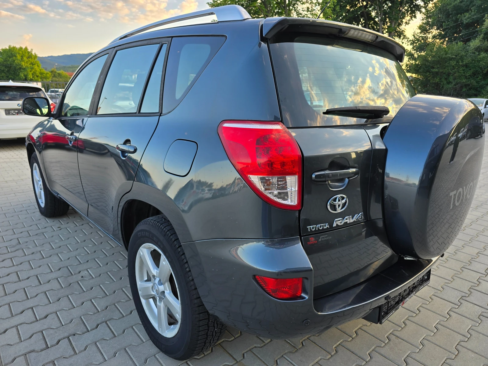 Toyota Rav4 2.2 D4D, 136к.с., 6ск., Кожа, Подгрев, Keyless! - изображение 6
