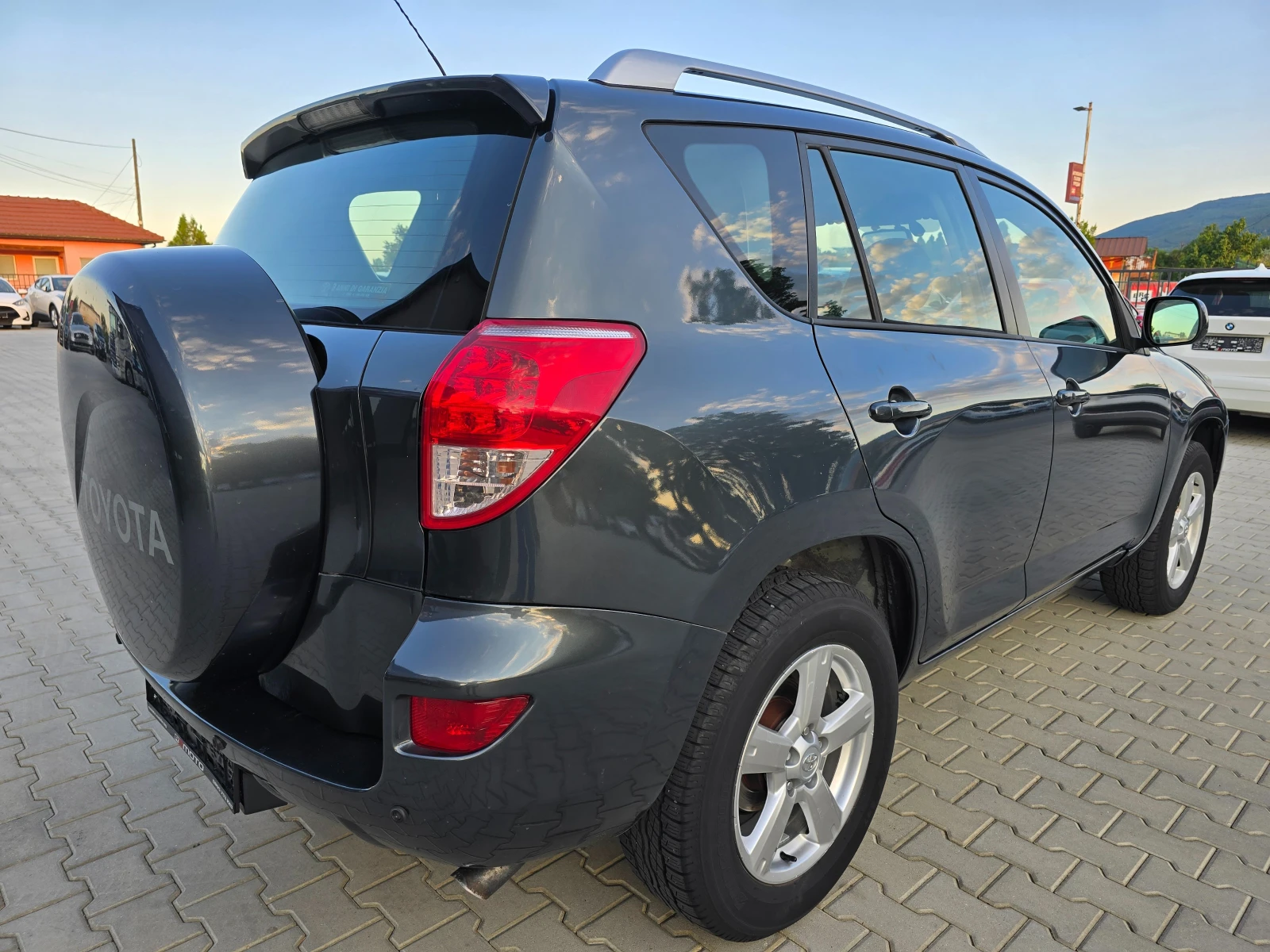 Toyota Rav4 2.2 D4D, 136к.с., 6ск., Кожа, Подгрев, Keyless! - изображение 4