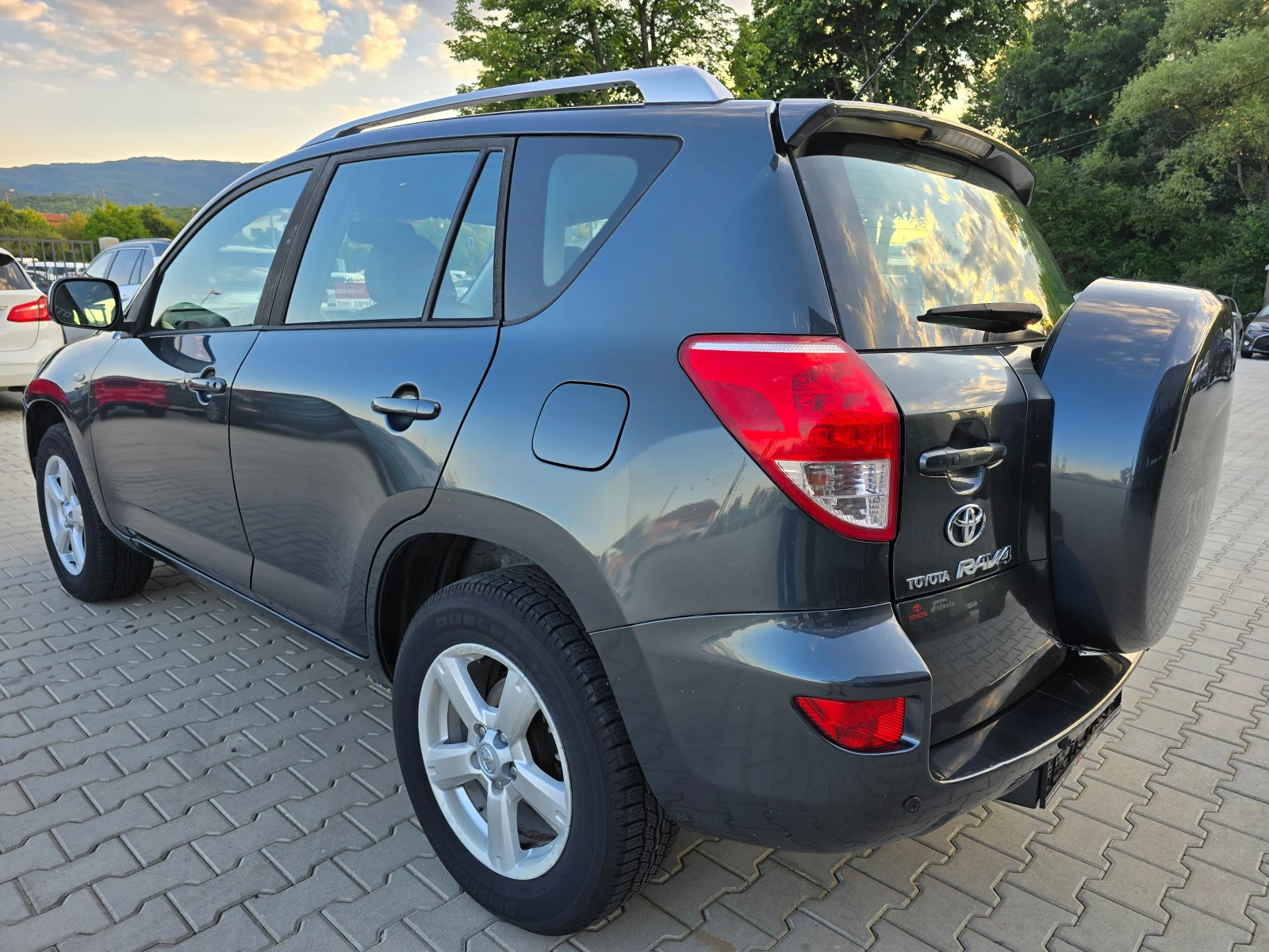 Toyota Rav4 2.2 D4D, 136к.с., 6ск., Кожа, Подгрев, Keyless! - изображение 7