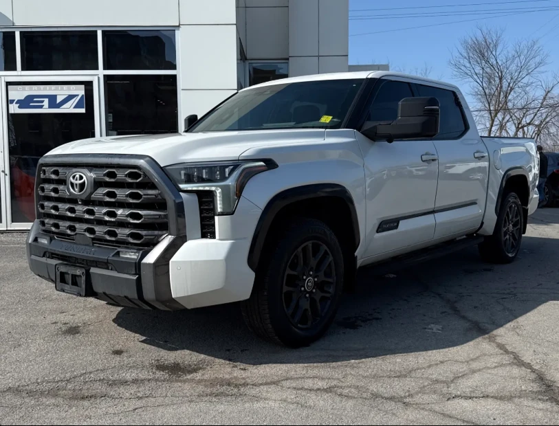 Toyota Tundra PLATINUM* HEAD UP* COOLED&HEATED SEATS* LANE ASSIS, снимка 2 - Автомобили и джипове - 53965718