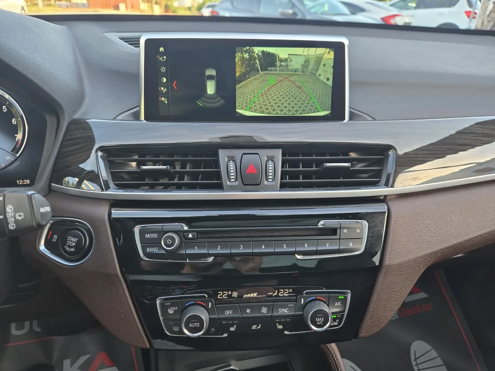BMW X1 228кс= xDrive= M Package= PANO= HUD= CAM= KEYLESS, снимка 15 - Автомобили и джипове - 54714785