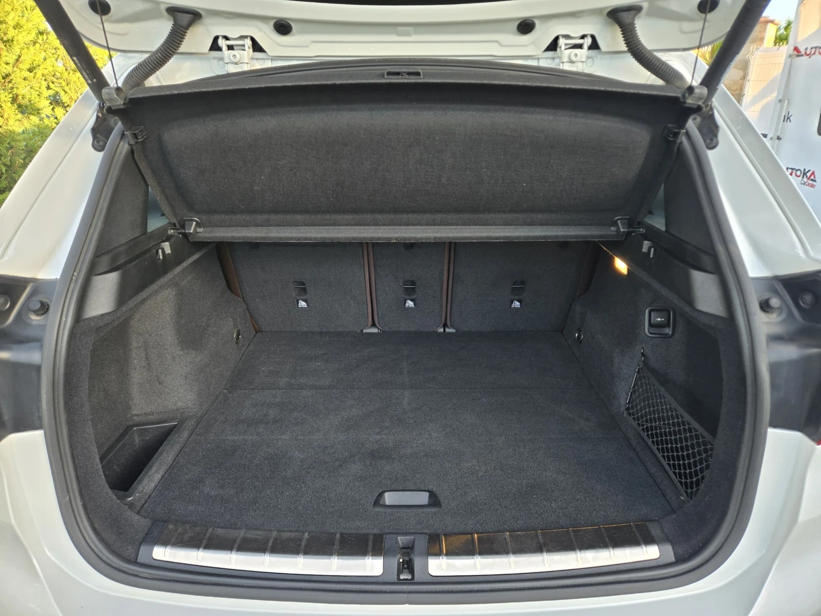 BMW X1 228кс= xDrive= M Package= PANO= HUD= CAM= KEYLESS, снимка 10 - Автомобили и джипове - 54714785