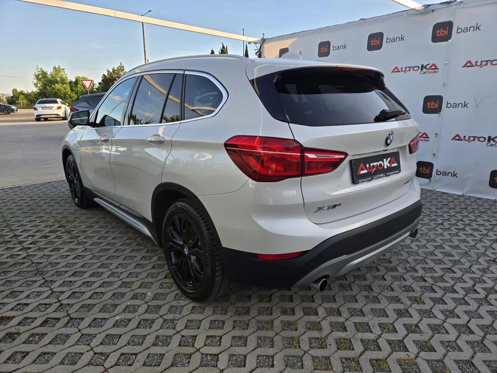 BMW X1 228кс= xDrive= M Package= PANO= HUD= CAM= KEYLESS, снимка 5 - Автомобили и джипове - 54714785