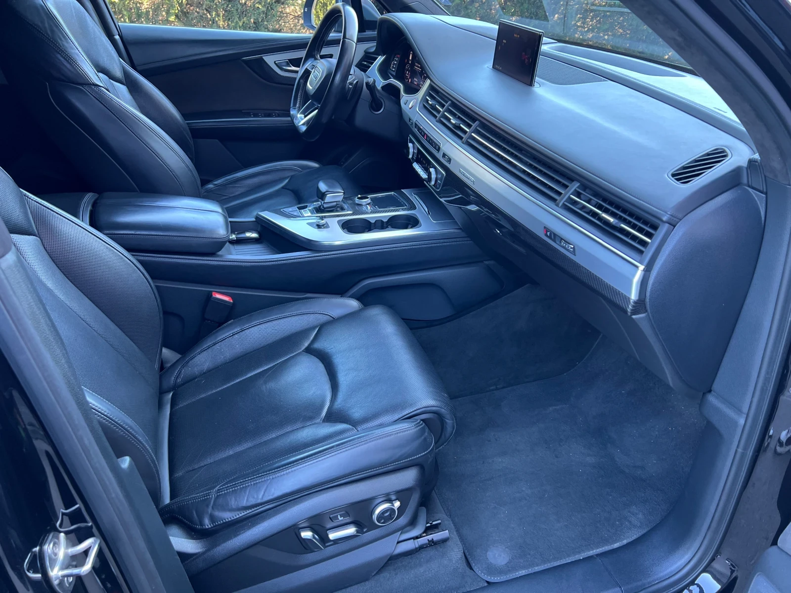 Audi SQ7 EXCLUSIVE/BOSE/CARBON/MATRIX/7M/MASSAGE/ВАКУУМ/ПАН, снимка 8 - Автомобили и джипове - 56171174