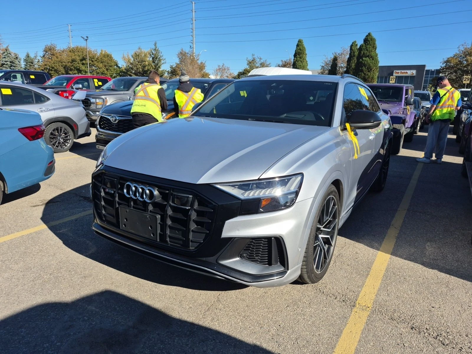 Audi SQ8 Червен Салон Автокредит Цена до България