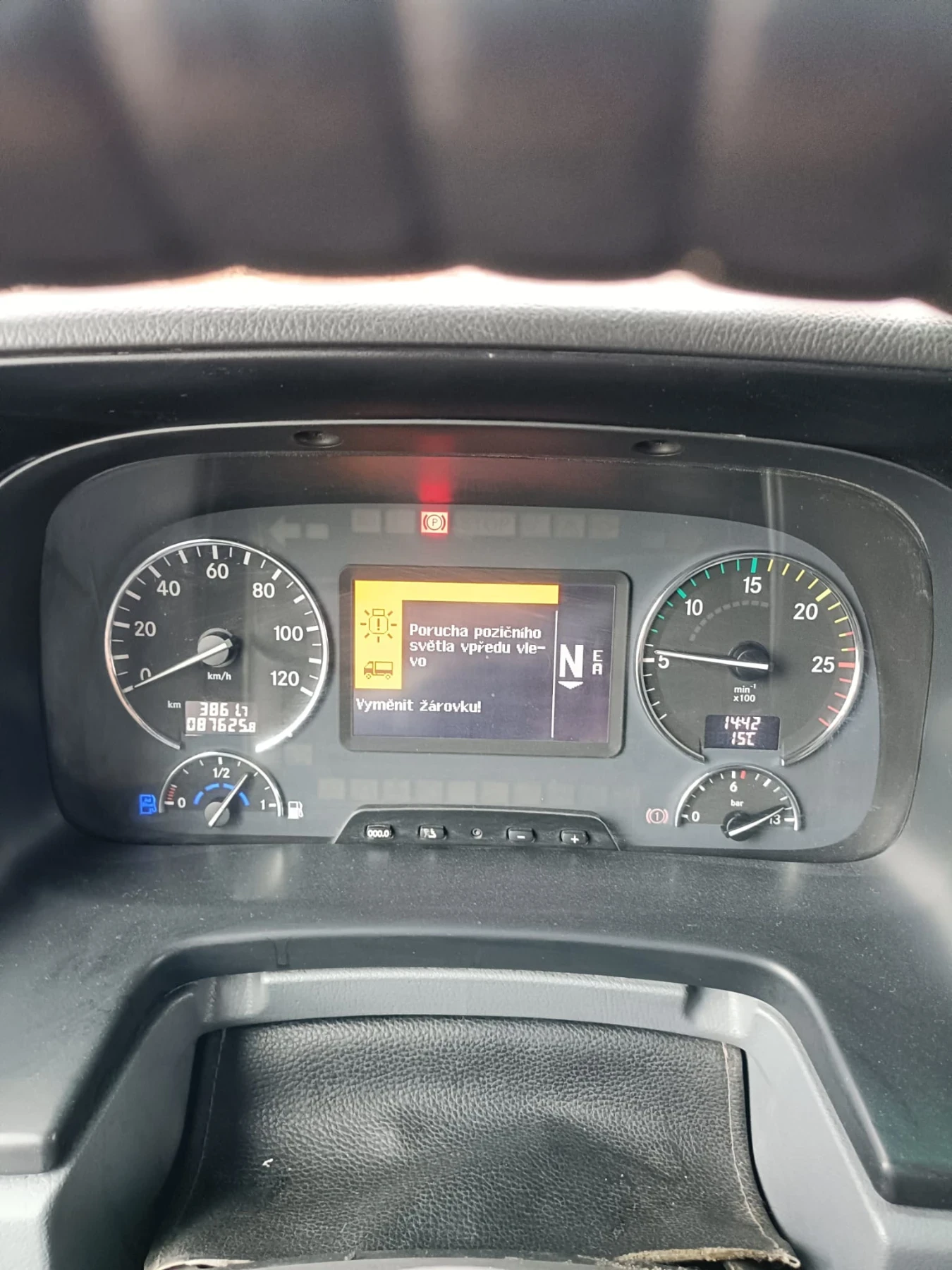 Mercedes-Benz 1844  - изображение 6