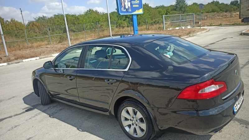 Skoda Superb, снимка 6 - Автомобили и джипове - 47160701