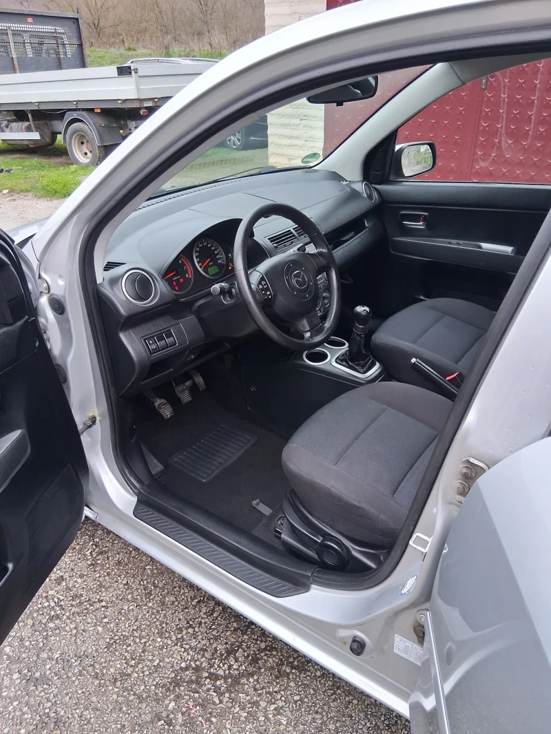 Mazda 2 1.4i, снимка 6 - Автомобили и джипове - 52695429