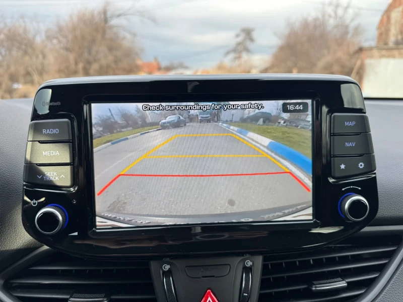 Hyundai I30 1.6CRDi Автоматик/Навигация/Камера/K-Go/Дистроник/, снимка 13 - Автомобили и джипове - 53498445