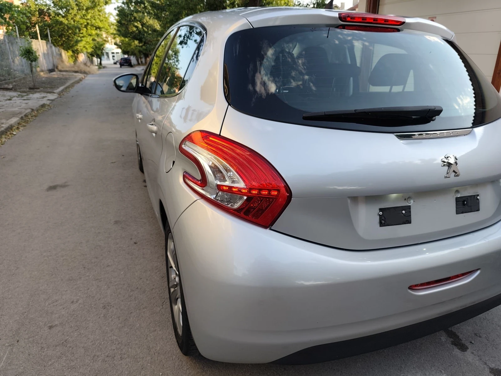 Peugeot 208 1.6 eHDI 92к.с. ръчка Отлична работа на двигателя  - изображение 5
