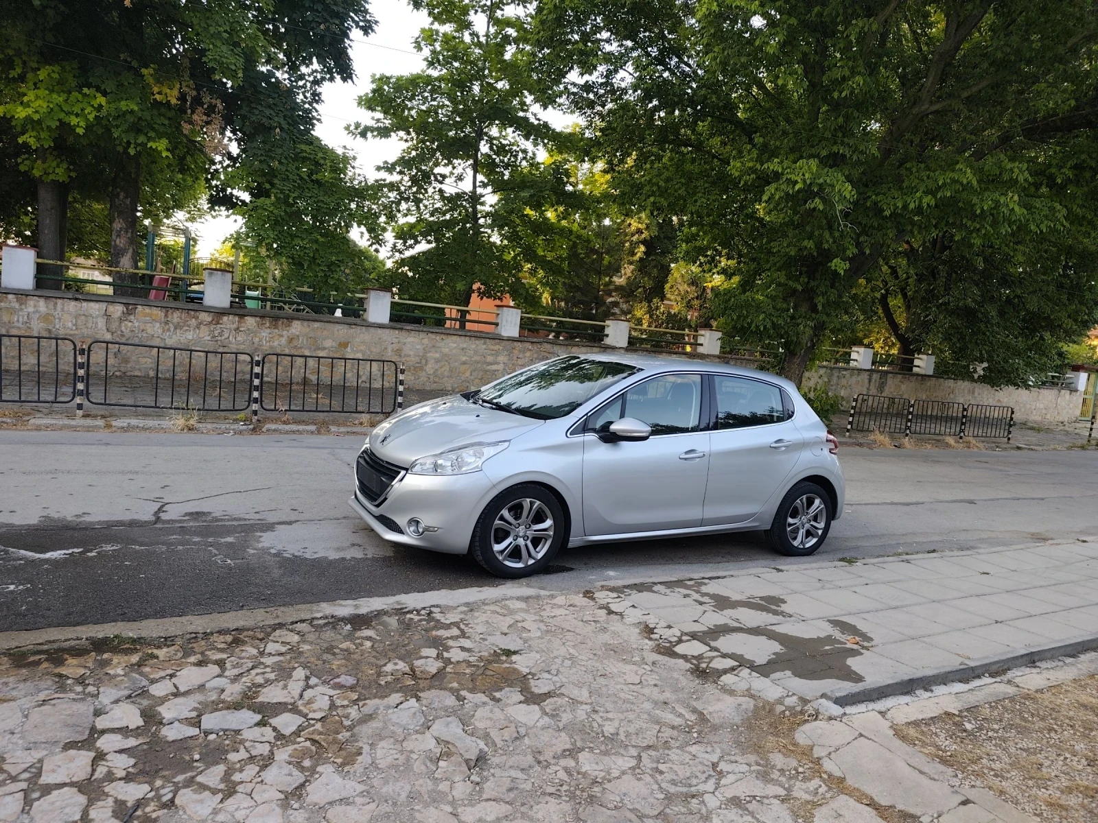 Peugeot 208 1.6 eHDI 92к.с. ръчка Отлична работа на двигателя  - изображение 8