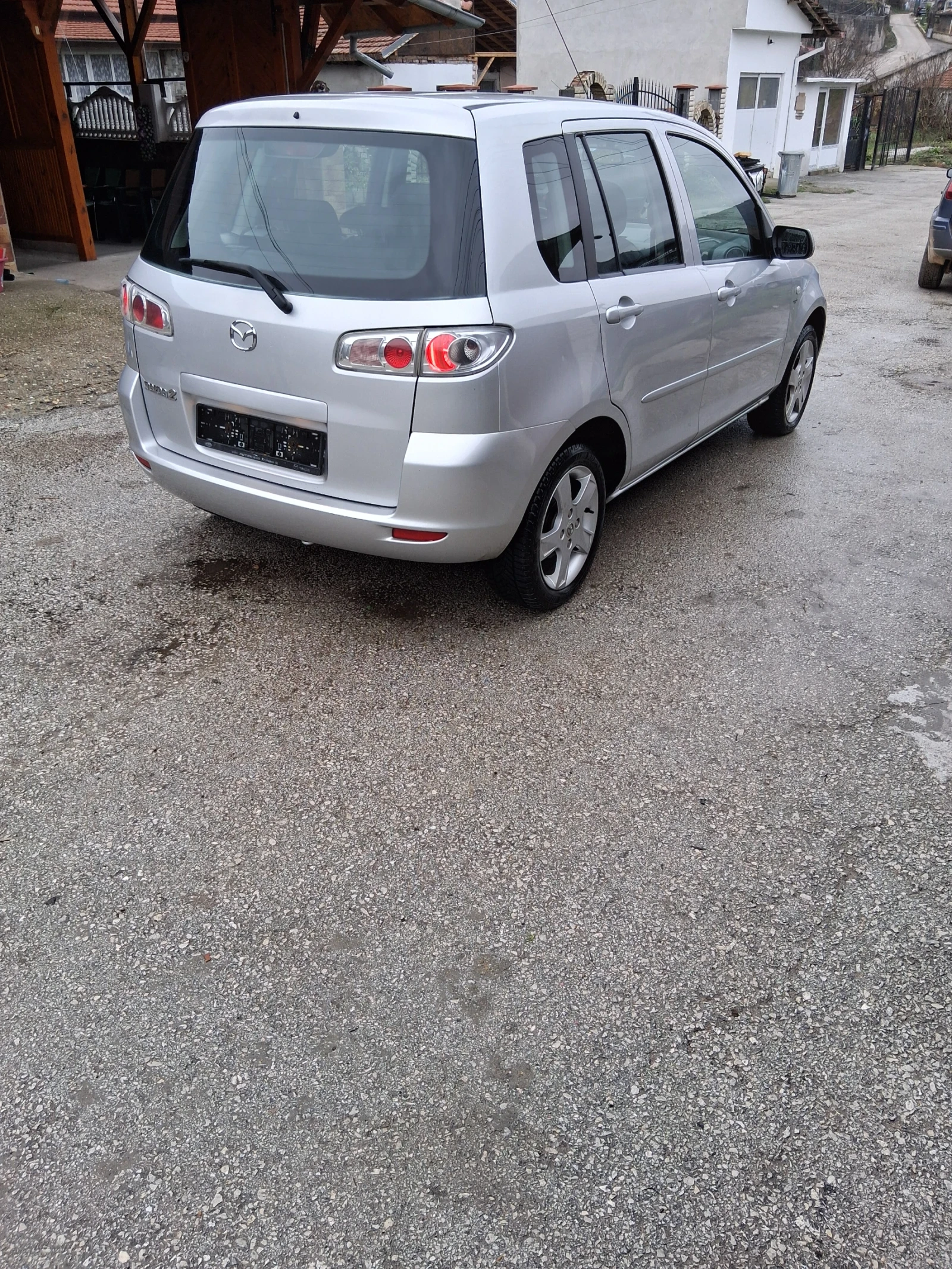 Mazda 2 1.4i - изображение 4