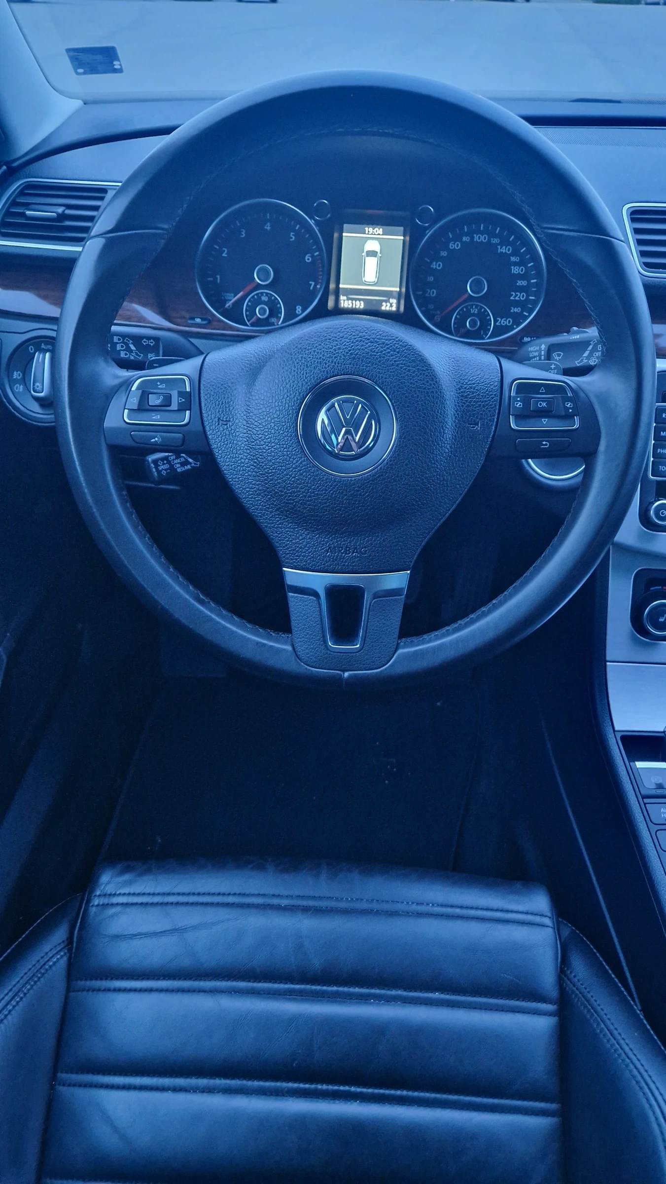 VW Passat 2.0 TSI 211к.с.DSG KEYLESS ТОП СЪСТОЯНИЕ ШВЕЙЦАРИЯ, снимка 9 - Автомобили и джипове - 54359224