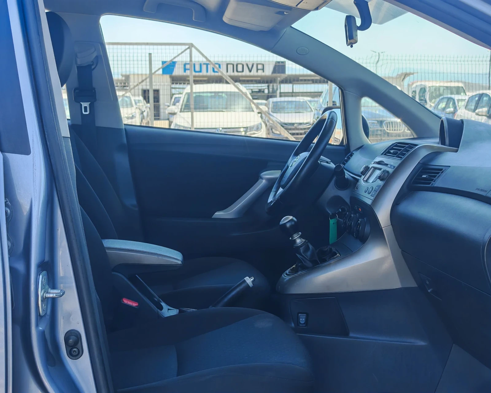 Toyota Verso 1.8 147 К.С БЕНЗИН! 7 МЕСТА! 131000 КМ! , снимка 10 - Автомобили и джипове - 55081857