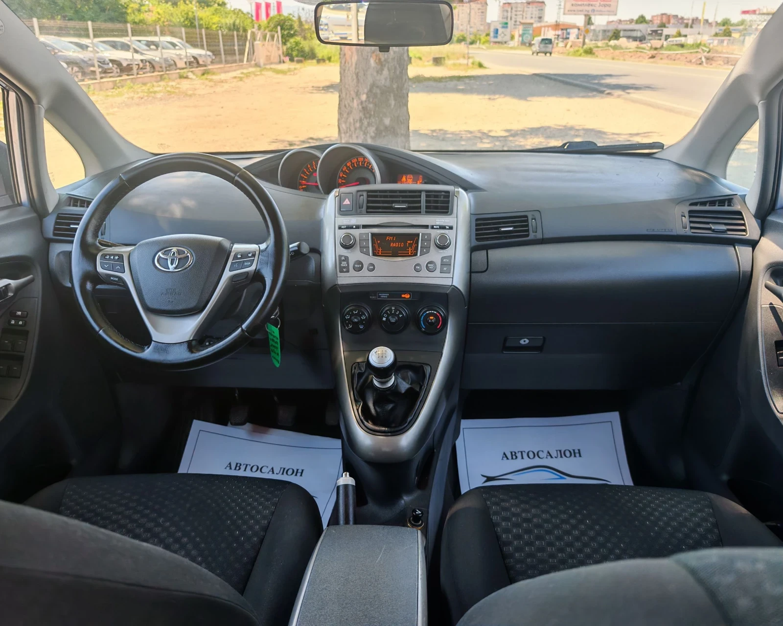 Toyota Verso 1.8 147 К.С БЕНЗИН! 7 МЕСТА! 131000 КМ! , снимка 13 - Автомобили и джипове - 55081857