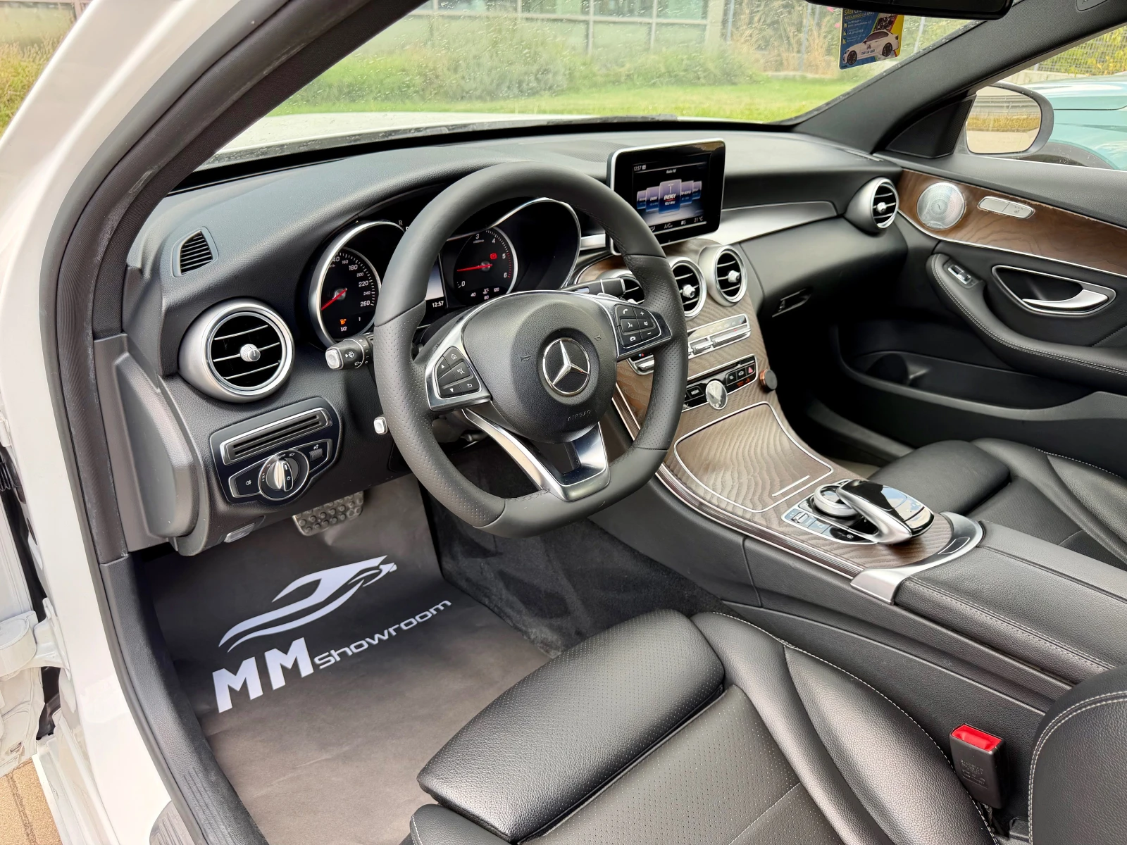 Mercedes-Benz C 250 AMG-4MATIC-ДИСТРОНИК-KEY-GO-ПОДГРЕВ-BURMASTER-ЕЛ.Б, снимка 9 - Автомобили и джипове - 55595752