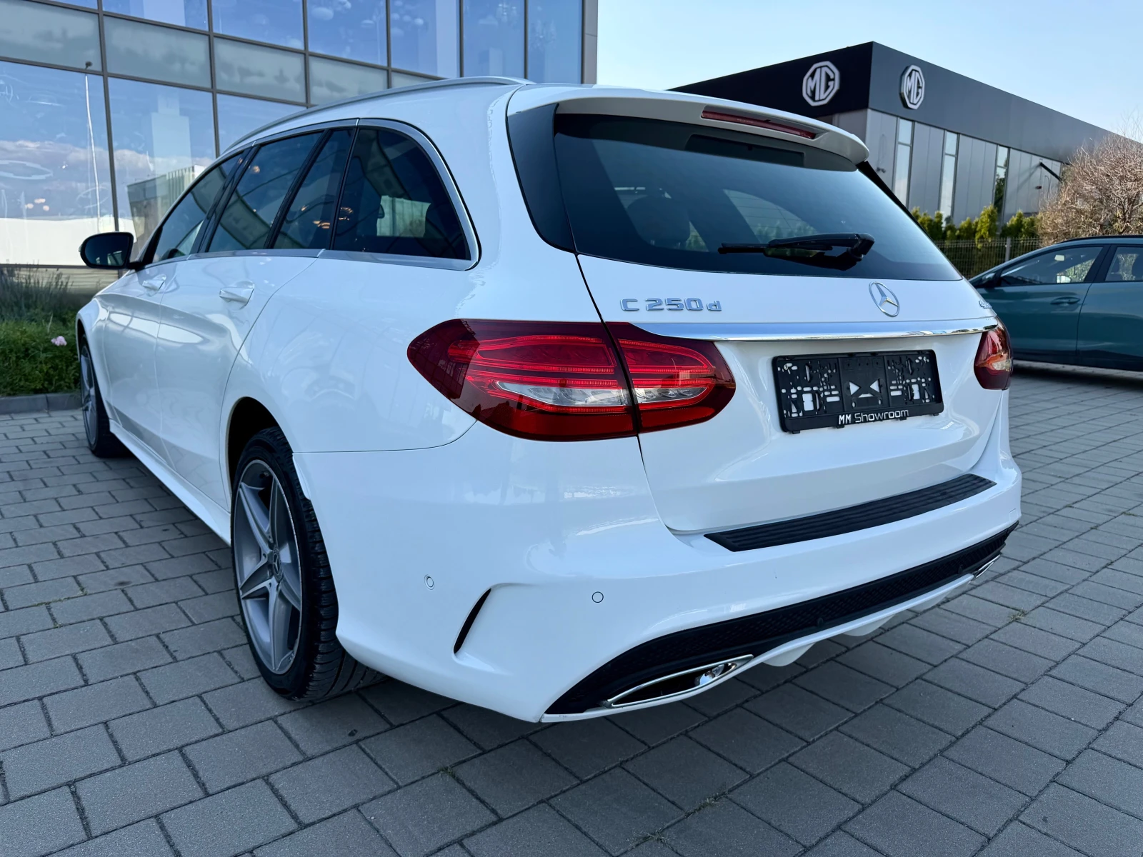 Mercedes-Benz C 250 AMG-4MATIC-ДИСТРОНИК-KEY-GO-ПОДГРЕВ-BURMASTER-ЕЛ.Б, снимка 7 - Автомобили и джипове - 55595752