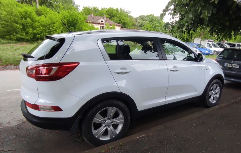 Kia Sportage 2.0 4* 4 газ-бензин, закупена от Киа България , снимка 2 - Автомобили и джипове - 51991082