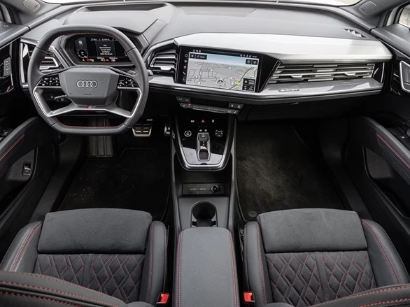 Audi Q4 45 Quattro = S-line = Black Optic Гаранция, снимка 7 - Автомобили и джипове - 55001215