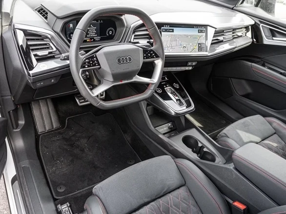 Audi Q4 45 Quattro = S-line = Black Optic Гаранция, снимка 5 - Автомобили и джипове - 55001215