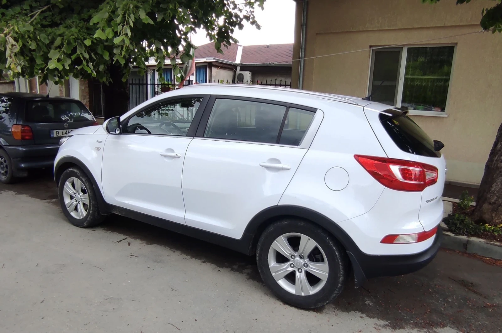 Kia Sportage 2.0 4* 4 газ-бензин, закупена от Киа България  - изображение 4